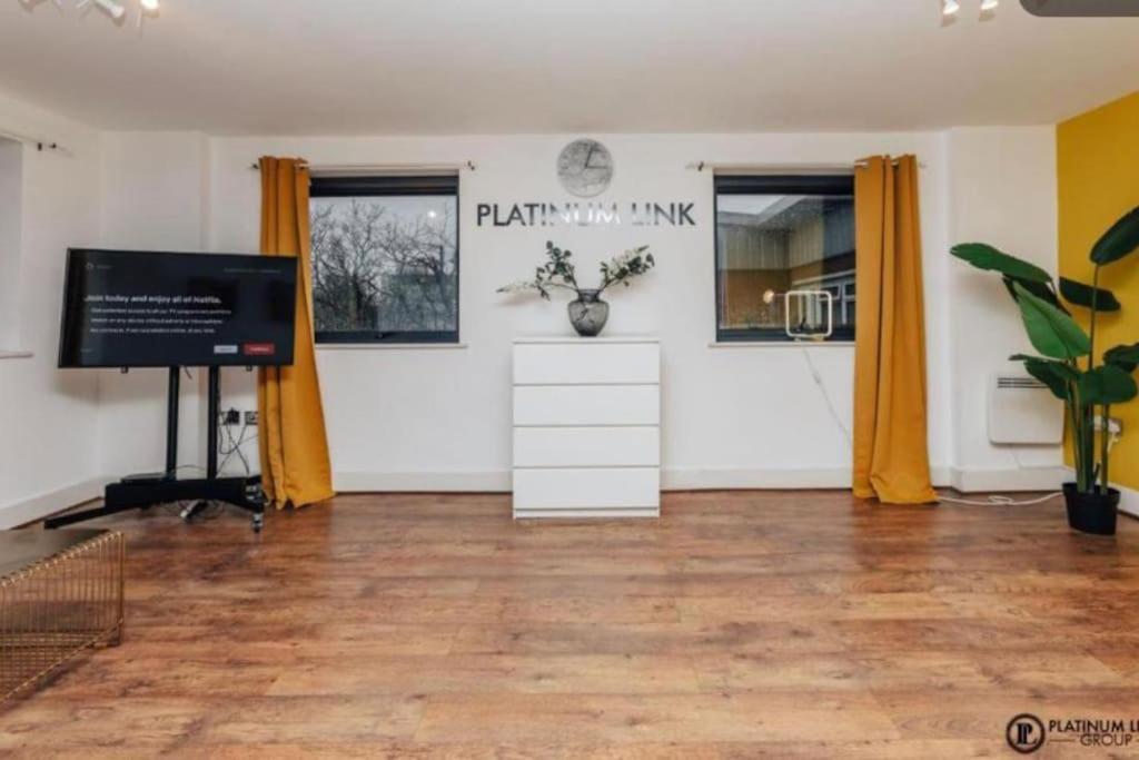 Sl Luxury 2 Bed Broad St Home Birmingham Bagian luar foto
